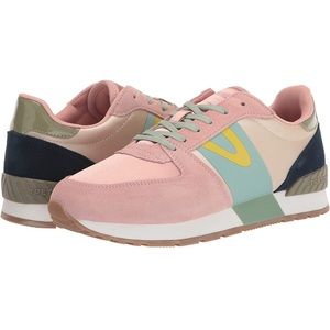 NWT - Women’s Tretorn Loyola Lace-Up Sneakers